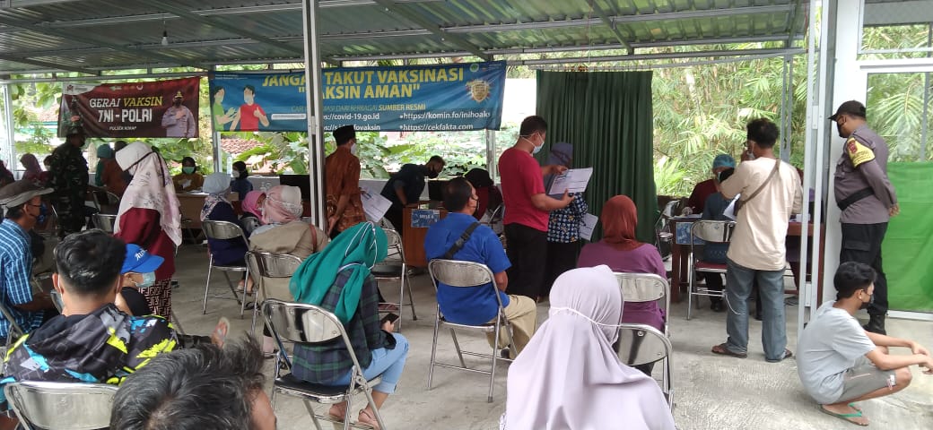 Bhabinkamtibmas Hargorejo Monitoring Vaksinasi 